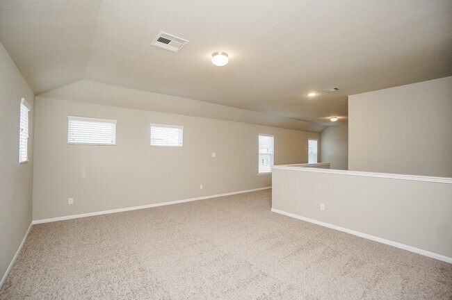Building Photo - 5463 Grand View Dr