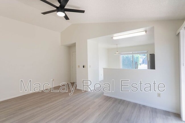 Building Photo - 1586 W Curry Dr