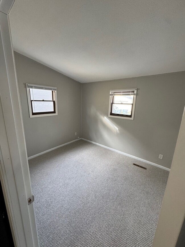 Building Photo - 820 Hagar St