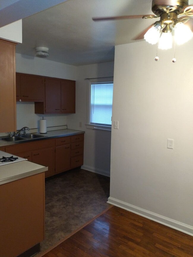 Building Photo - 3 bedroom