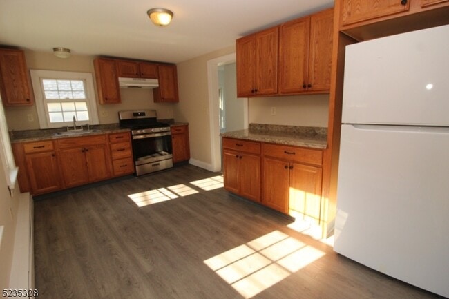 Building Photo - 28 White Meadow Ave