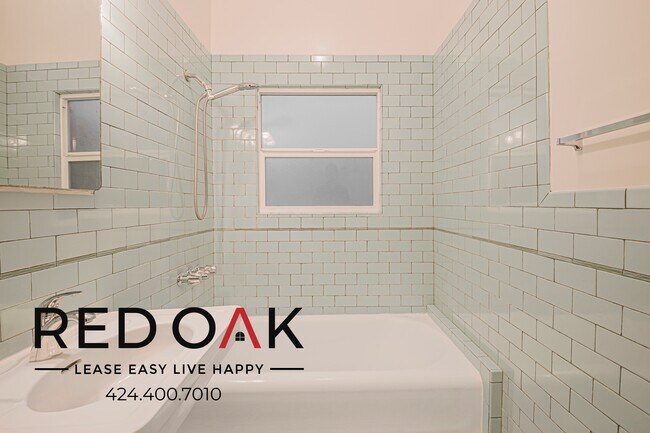 Building Photo - 180 S Sycamore Ave