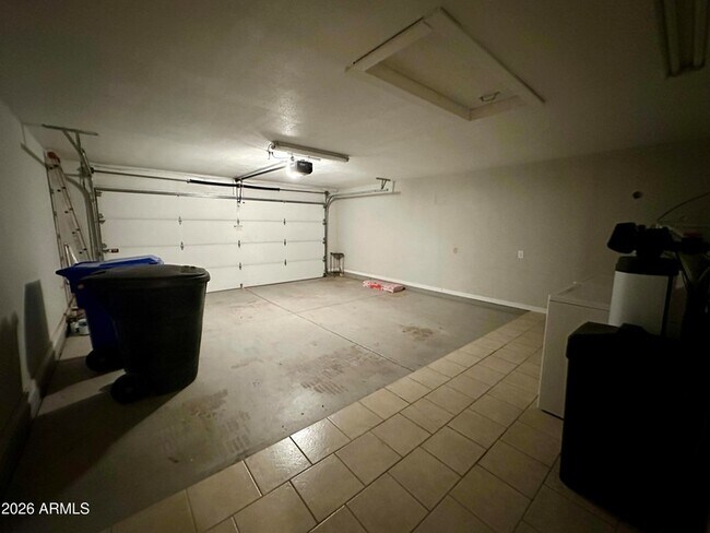 Building Photo - 240 S Laveen Dr