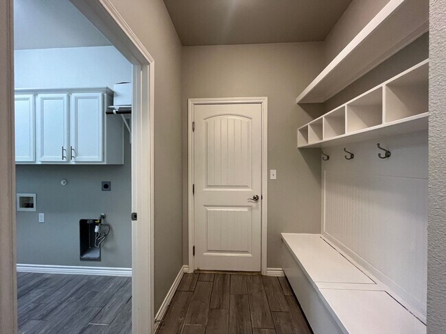 Building Photo - WALKING DISTANCE FROM OSO BAY WETLAND PRES...
