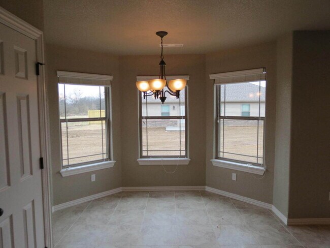Building Photo - 3 Bedroom 2 bath in Prairie Grove! Corner ...