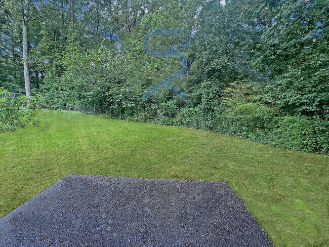 Building Photo - Move in before November 15th and choose yo...