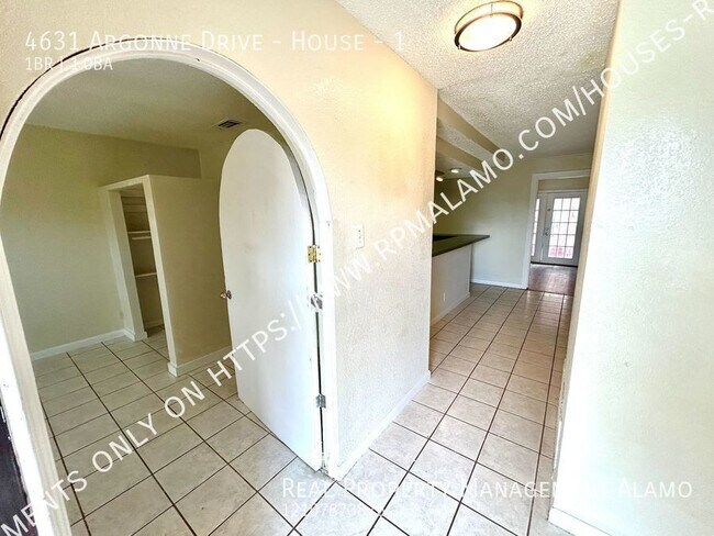 Building Photo - AVAILABLE NOW! ROOM FOR RENT!! 1 Bedroom N...