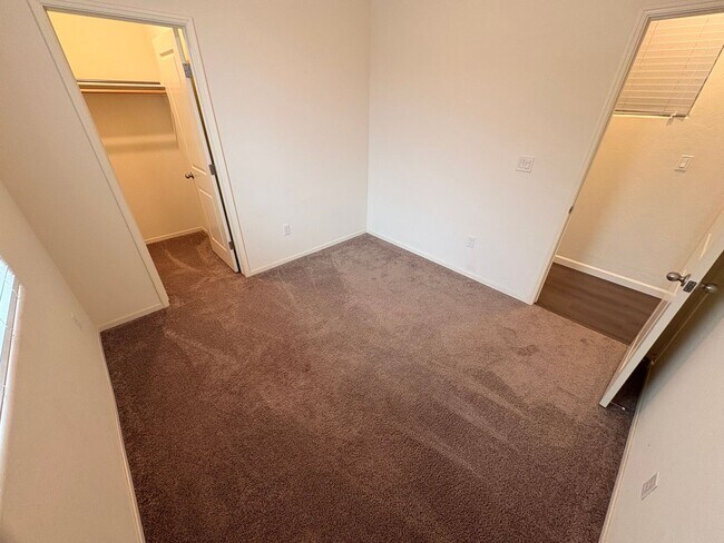 Building Photo - Lovely 3 bedroom home for rent in Hanford CA