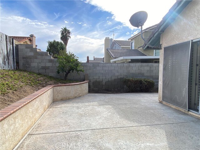 Building Photo - 1084 N Jacaranda Rd