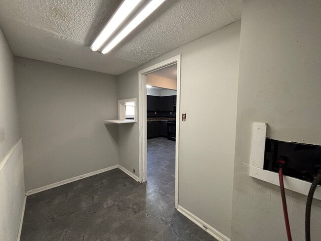 Building Photo - Spacious 2BR + Den with Huge Deck & Hardwood Floors