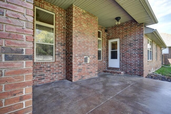 Building Photo - Executive Rental in Park Crest Meadows