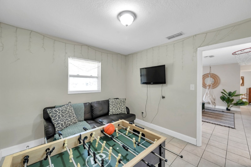 Building Photo - 3371 N Bay Ave