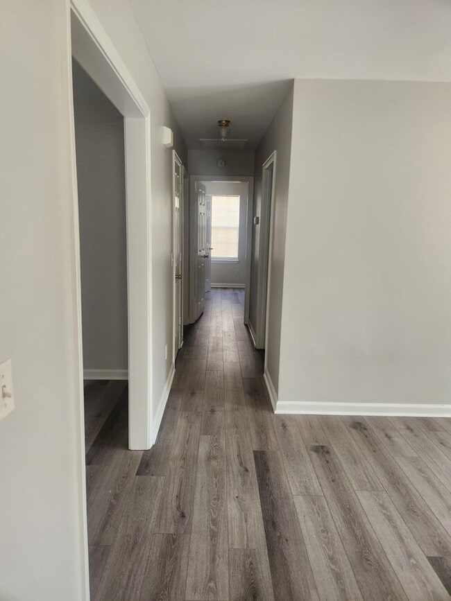 Building Photo - Lovely 4 Bedroom 3 Bath Coming Available Now