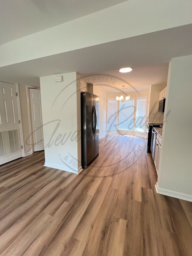 Building Photo - SPECIAL: FIRST MONTHS RENT FREE! Two Bedro...