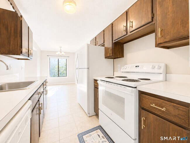 Building Photo - 10 Woodsedge Dr