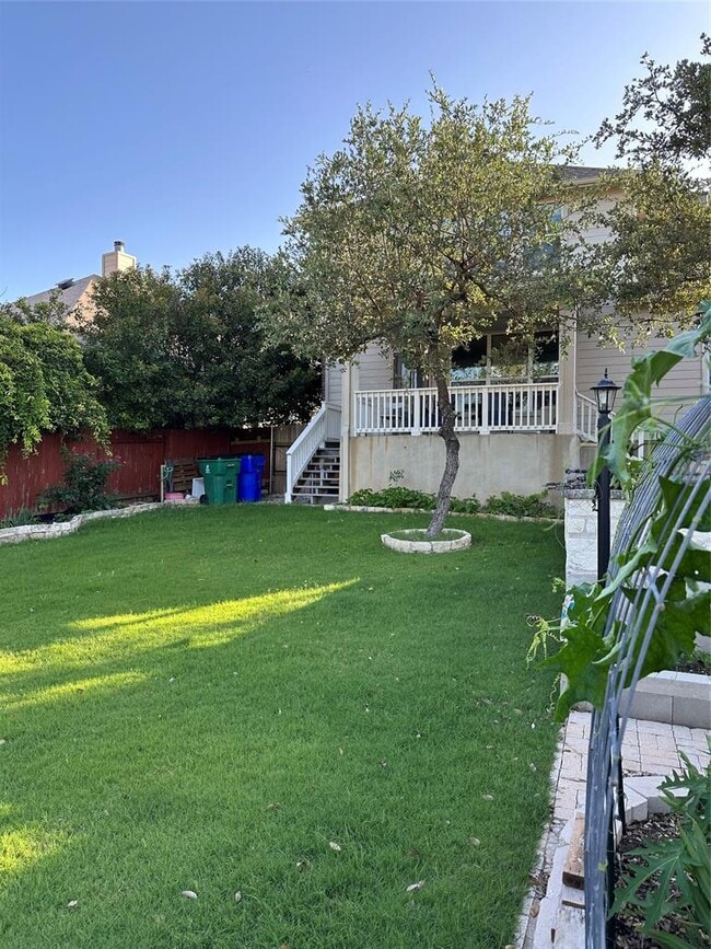 Building Photo - 520 Cameron Cove