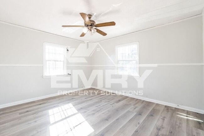 Building Photo - MOVE IN READY 2 BEDROOM 1 BATHROOM HOME IN LYNWOOD CA 90262