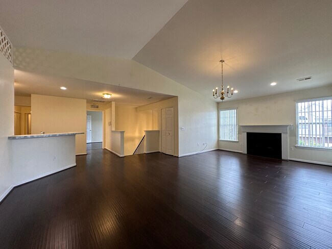 Building Photo - 15312 Yale Dr