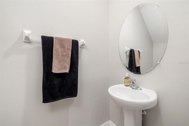 Building Photo - 621 Royal Empress Dr