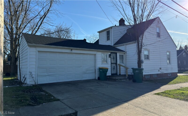 Building Photo - 5115 Stanley Ave