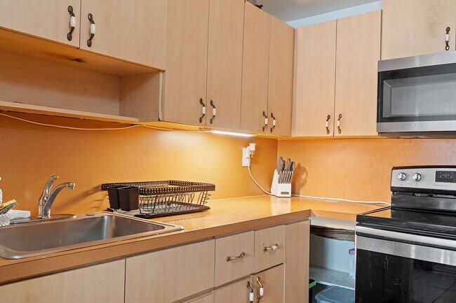 Building Photo - 6620 W 2nd Ct