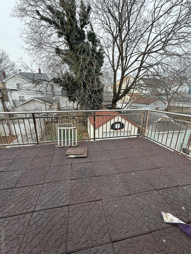 Building Photo - 46-20-4190 190th St