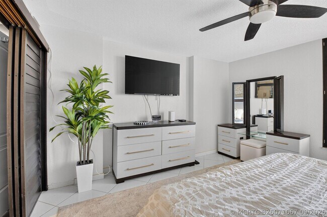 Building Photo - 13 Royal Palm Way