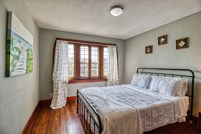 Building Photo - Furnished 4-Bedroom Single-Family Home in Kenmore