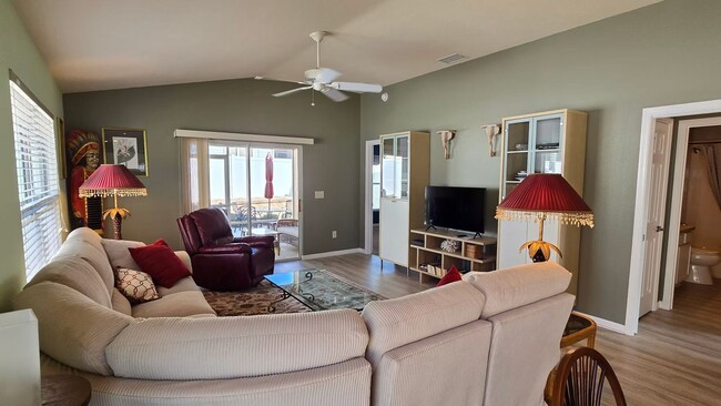 Building Photo - 2453 Violet Ct