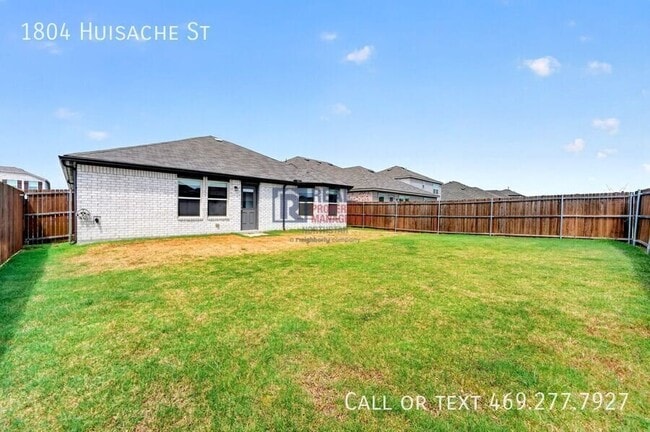 Building Photo - 1804 Huisache St