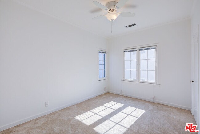 Building Photo - 1447 N Vista St