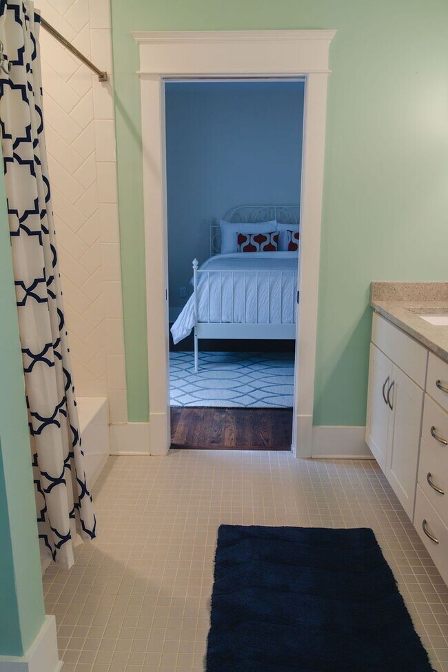 Building Photo - Beautiful 3 bedroom Home for Rent, middle of The Nations with a "4th"/bonus room