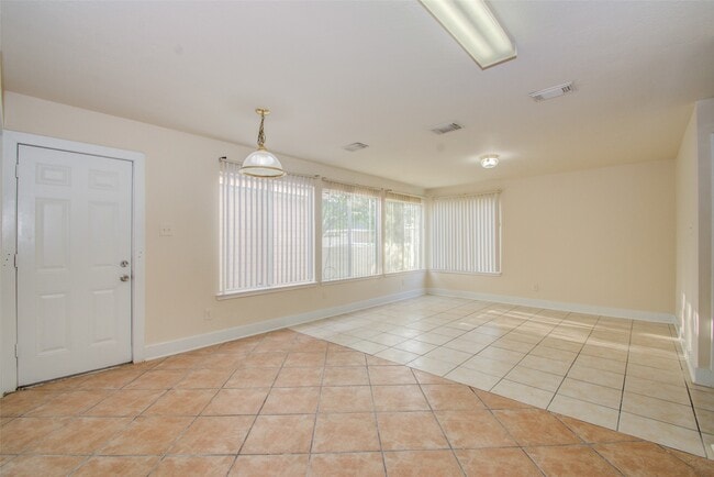 Building Photo - 15850 E Park Ct