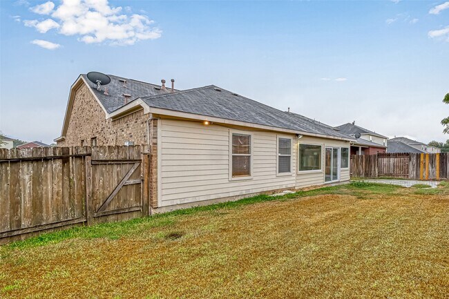 Building Photo - 18218 Barkers Green Way