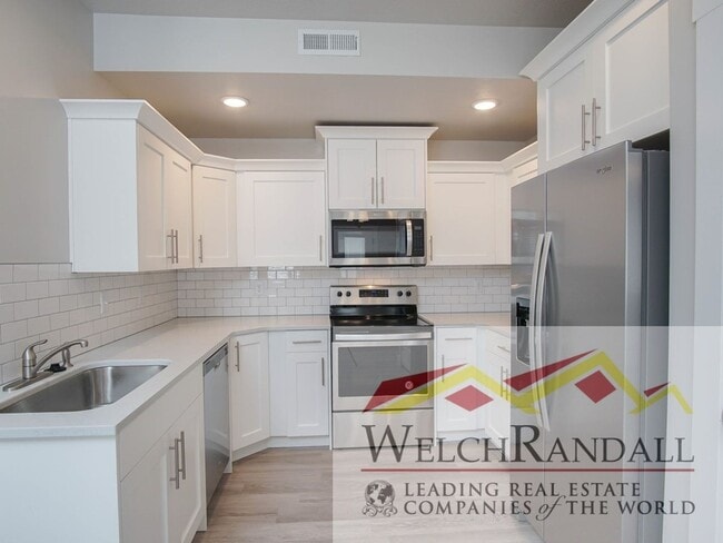 Building Photo - Live Comfortably in West Haven – Beautiful 3BR, 2.5BA Townhome for Rent!