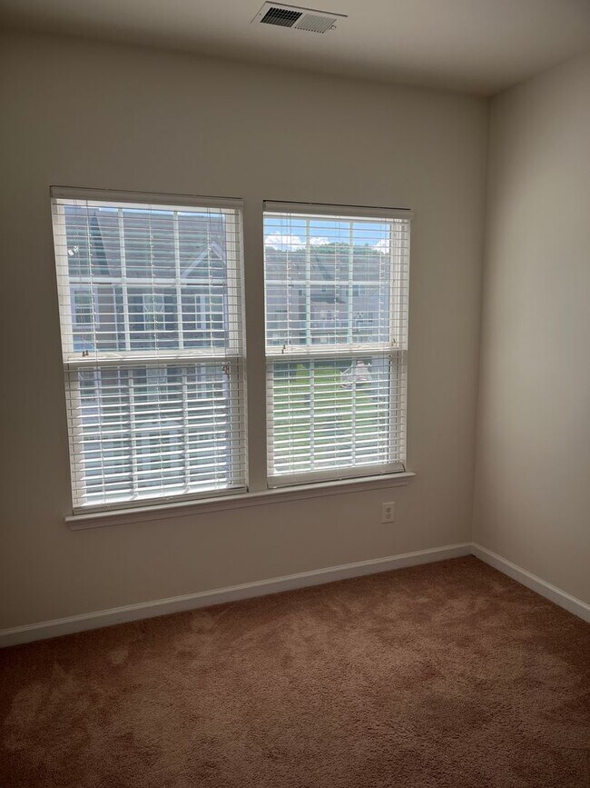 Building Photo - 1253 Elderslie Ln