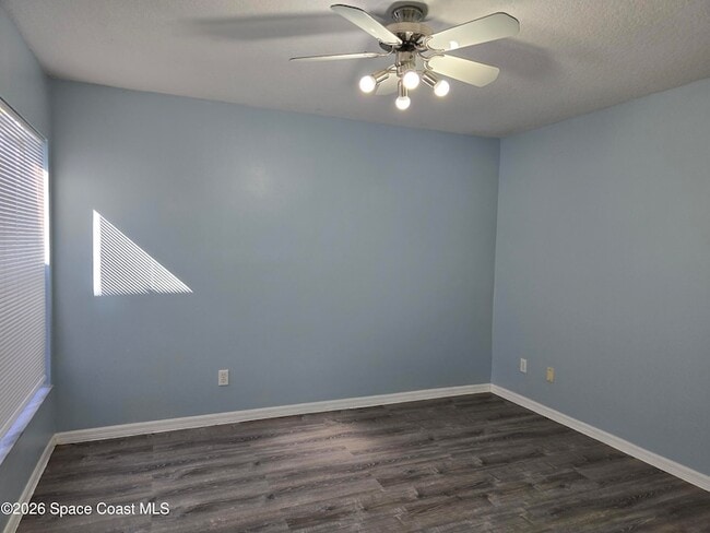 Building Photo - 481 10th Pl