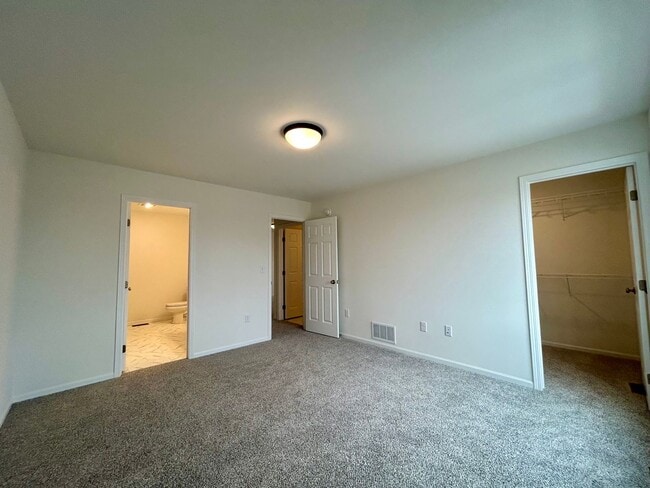 Building Photo - Spacious & Stylish 3-Bed Home with Modern Finishes and Attached 2-Stall Garage