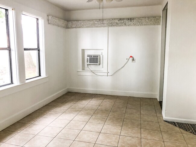 Building Photo - 12852 Florida Ave