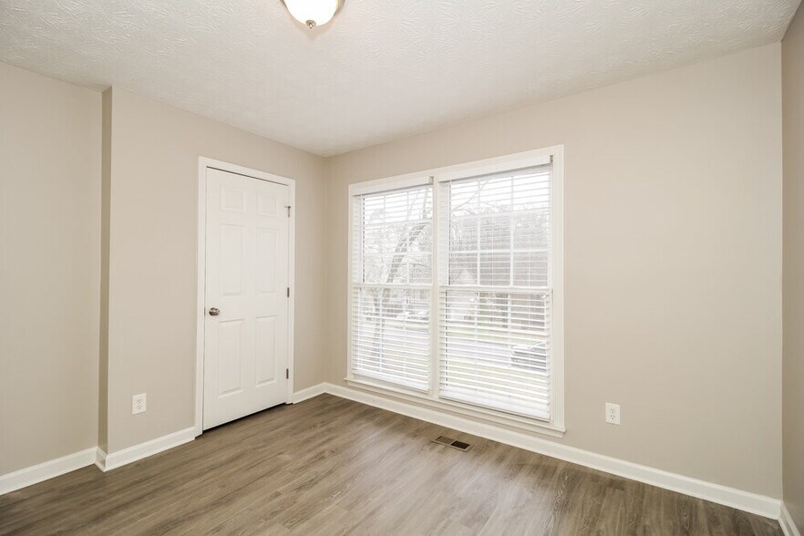 Building Photo - 300 Sterling Dr