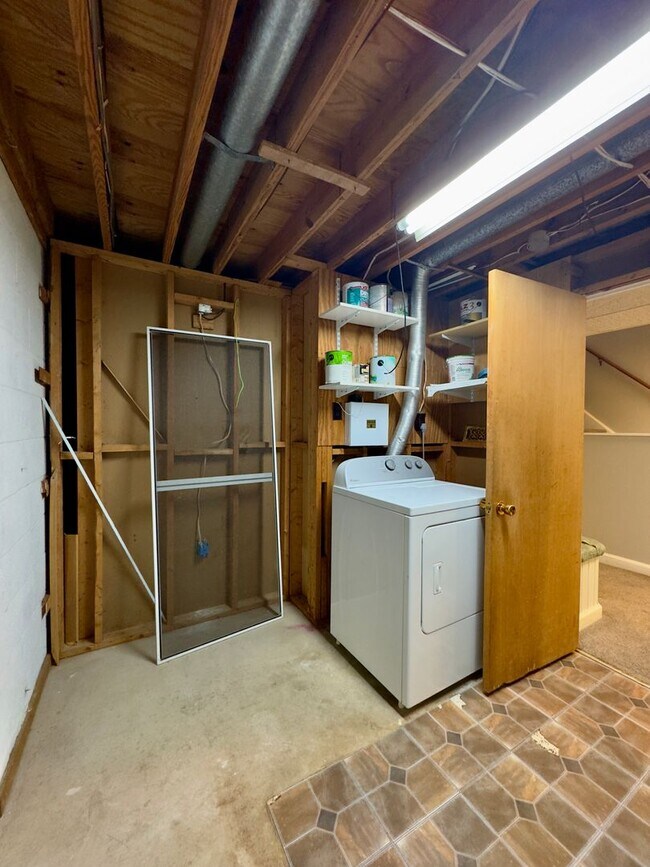 Building Photo - 5371 King Arthur Cir