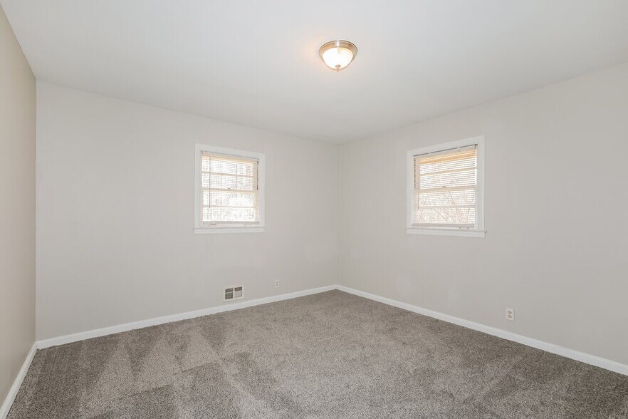 Building Photo - 2147 Camp Cir SW