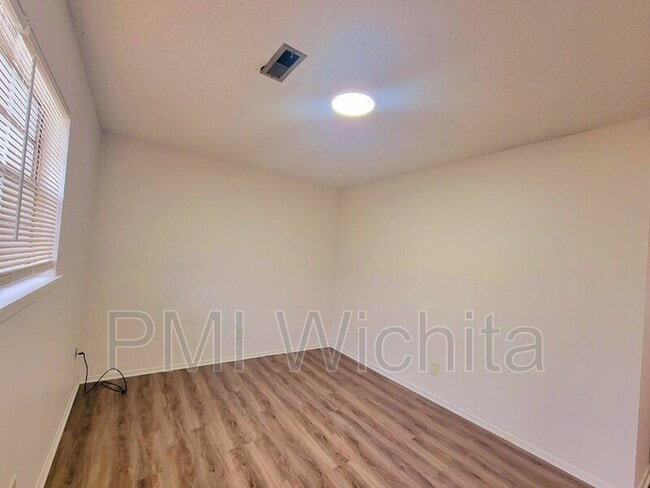 Building Photo - 1508 W Esthner Ave