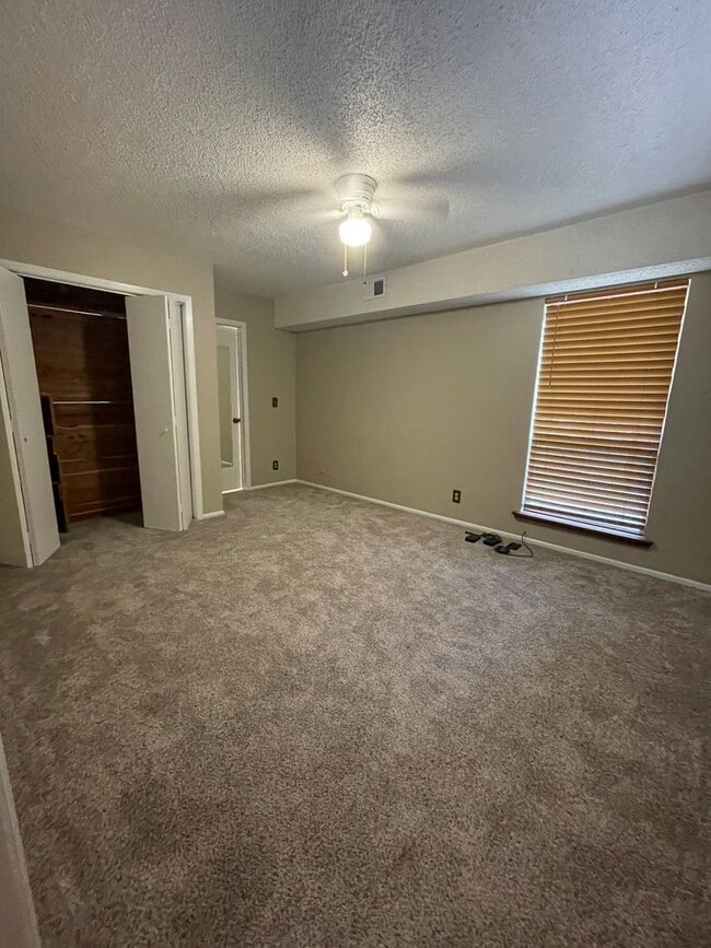 Building Photo - NEW ON MARKET