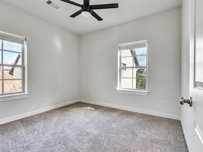 Building Photo - 2309 Hadley St
