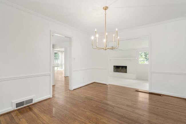 Building Photo - 2151 Radcliffe Dr NW