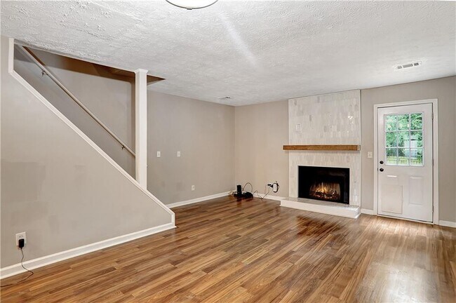 Building Photo - 1579 Springleaf Point SE