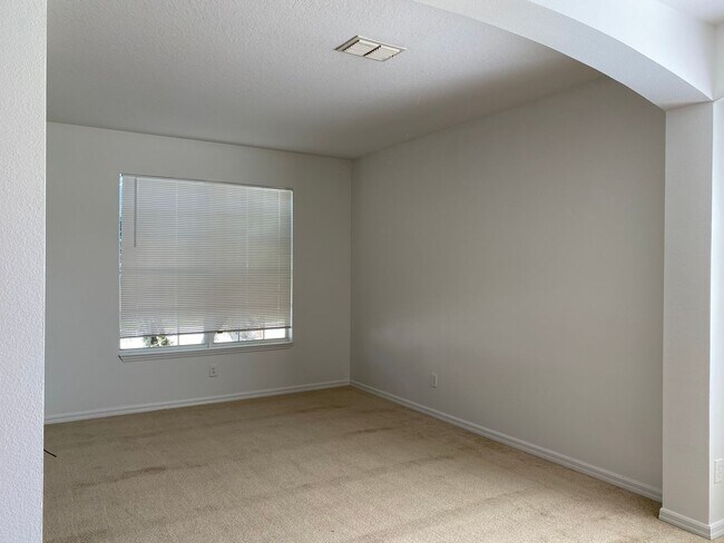 Building Photo - Large home in gated community of Aviana Resort