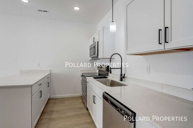 Building Photo - 517 Parkview Dr