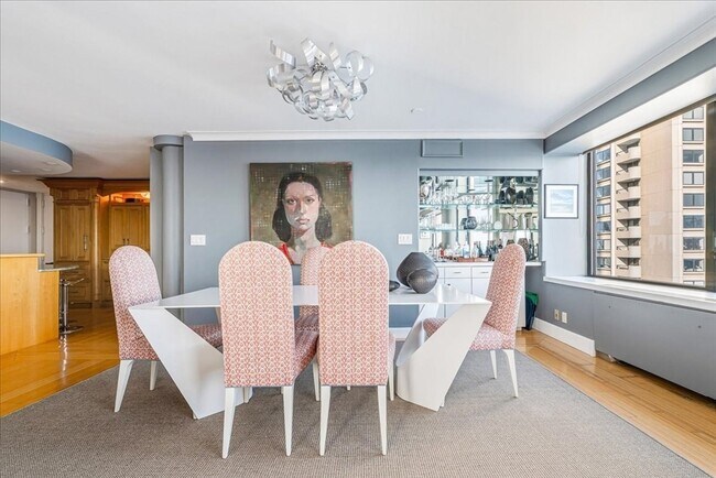 Building Photo - 65 E India Row